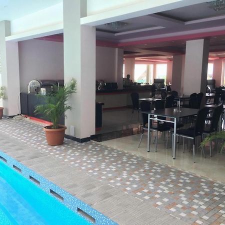 Grand Vilia Hotel Langgur Buitenkant foto