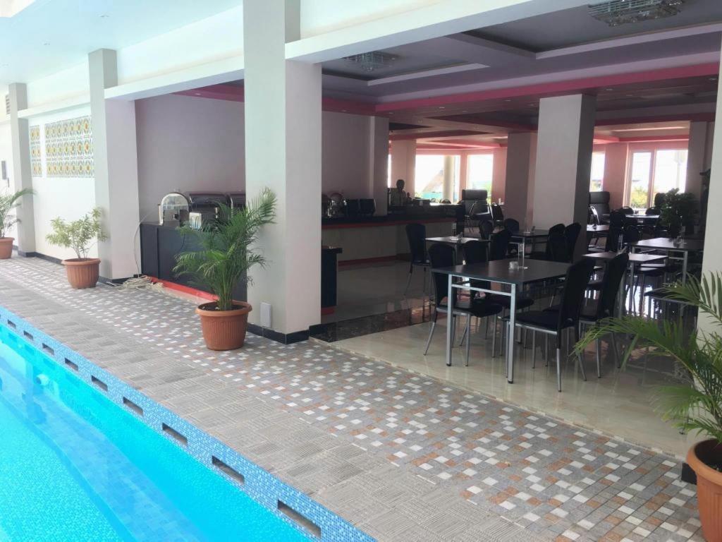 Grand Vilia Hotel Langgur Buitenkant foto
