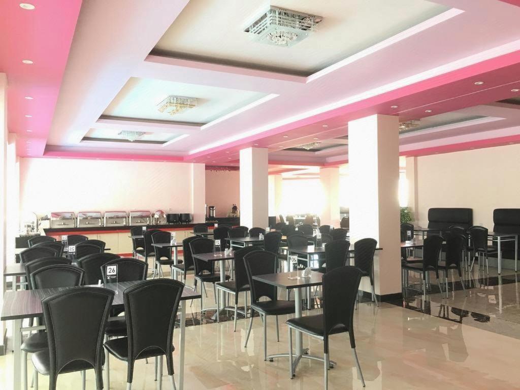 Grand Vilia Hotel Langgur Buitenkant foto