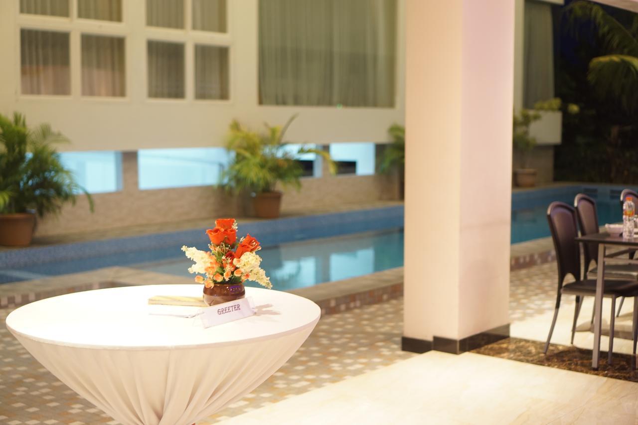 Grand Vilia Hotel Langgur Buitenkant foto