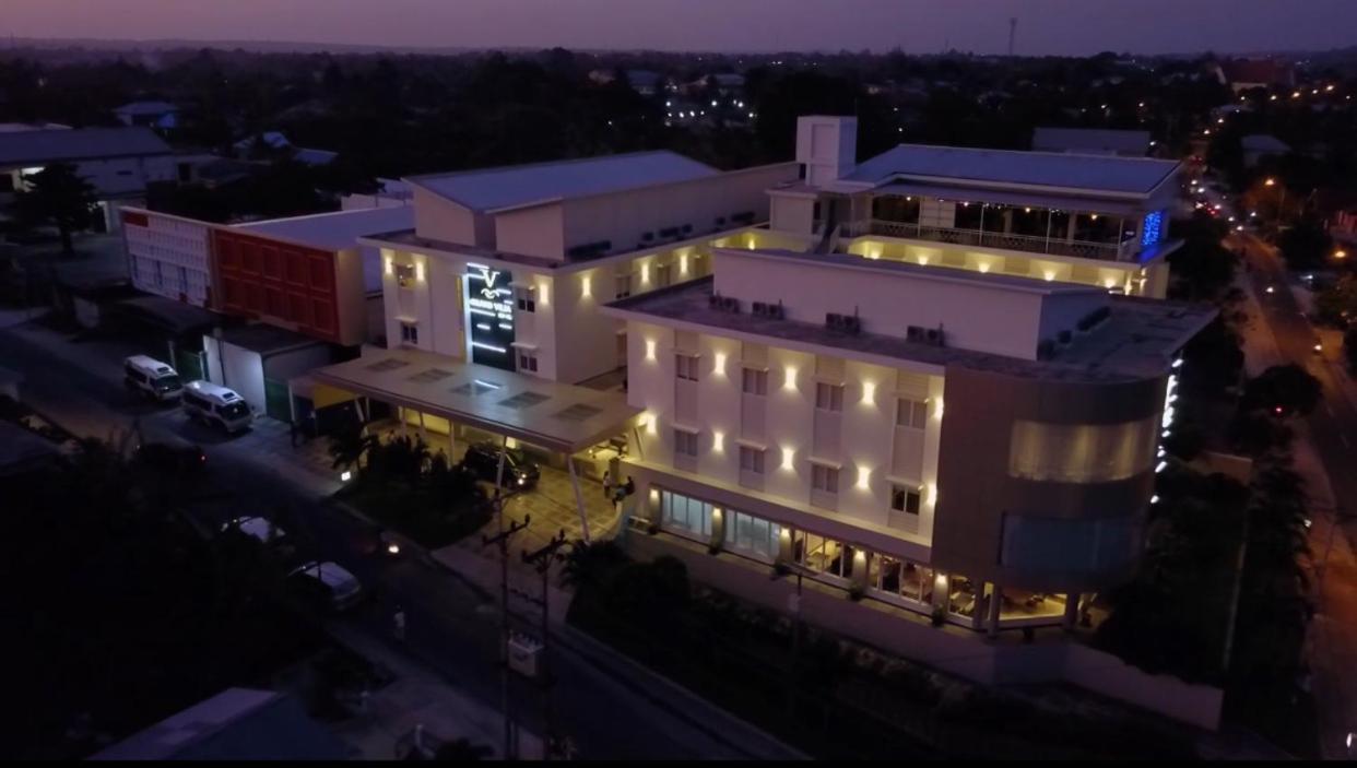 Grand Vilia Hotel Langgur Buitenkant foto